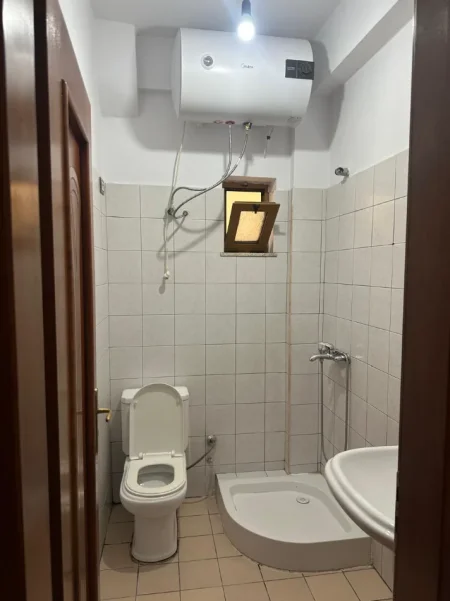 Jepet me Qera Hyrje 2+1 në Allias, tek Myslym Keta,  350 mije leke