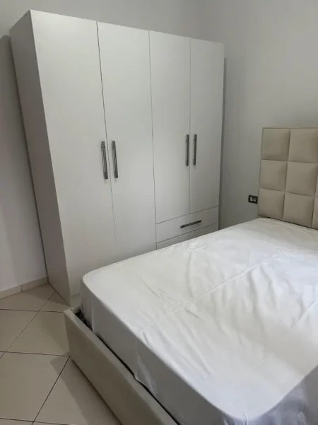 Jepet me Qera Hyrje 2+1 në Allias, tek Myslym Keta,  350 mije leke
