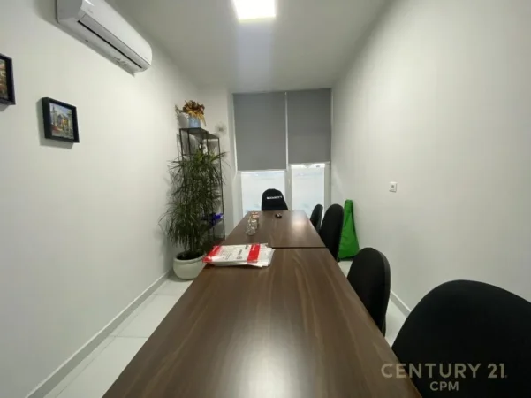 Tirane, jepet me qera zyre Kati 3, 103 m² 1.100 € 
