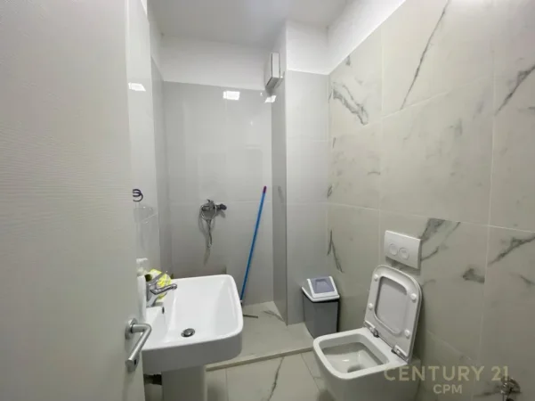 Tirane, jepet me qera zyre Kati 3, 103 m² 1.100 € 