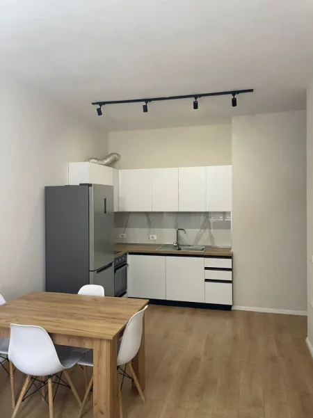 Tirane, jepet me qera apartament 2+1 Kati 7, 75 m² 500 € (5 MAJI)