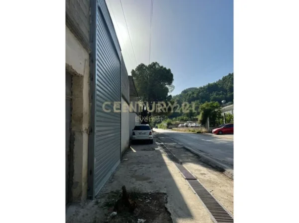 Tirane, jepet me qera ambjent biznesi , 1.700 m² 6.000 € (Mullet)