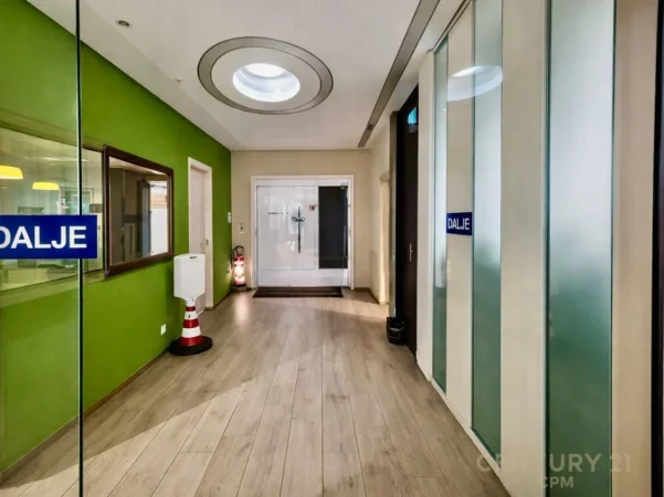 Tirane, jepet me qera ambjent biznesi Kati 2, 300 m² 6.000 € (Coin)