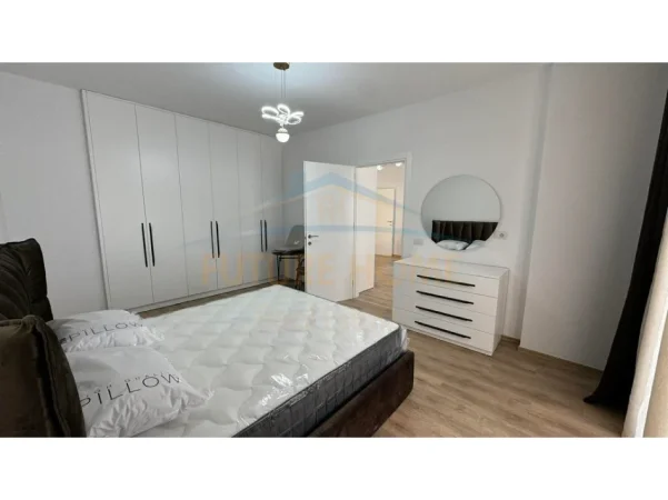 Tirane, jepet me qera apartament 2+1 Kati 8, 104 m² 550 € 