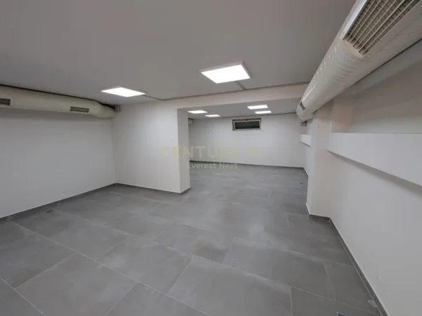Tirane, jepet me qera ambjent biznesi , 140 m² 1.800 € 