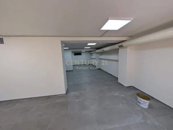 Tirane, jepet me qera ambjent biznesi , 140 m² 1.800 € 