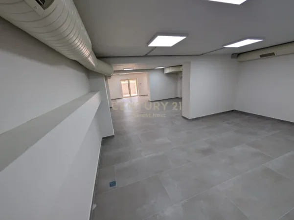 Tirane, jepet me qera ambjent biznesi , 140 m² 1.800 € 