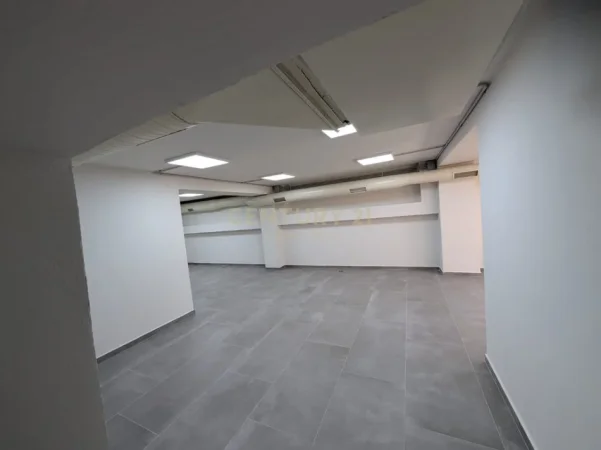 Tirane, jepet me qera ambjent biznesi , 140 m² 1.800 € 
