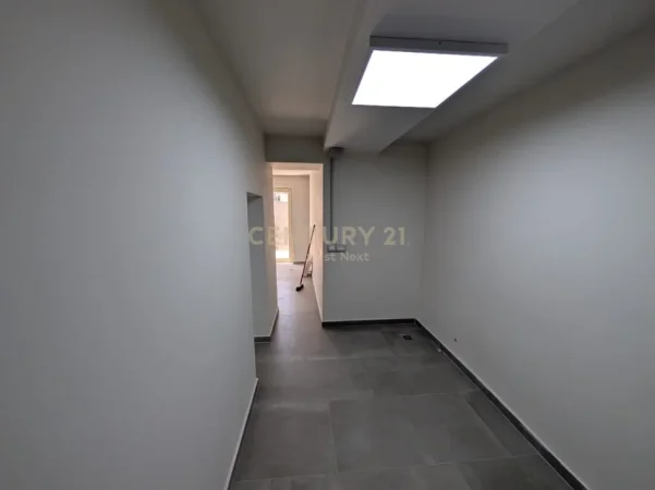 Tirane, jepet me qera ambjent biznesi , 140 m² 1.800 € 