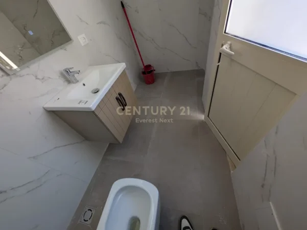 Tirane, jepet me qera ambjent biznesi , 140 m² 1.800 € 
