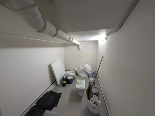 Tirane, jepet me qera ambjent biznesi , 140 m² 1.800 € 