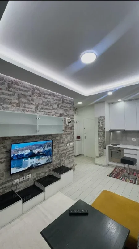 Tirane, jepet me qera apartament 1+1 Kati 2, 60 m² 650 € (KOMUNA E PARISIT)