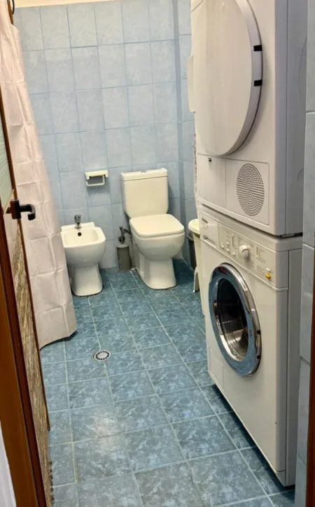Tirane, shitet apartament 1+1+Ballkon Kati 1, 56 m² 97.000 € (Kombinat)