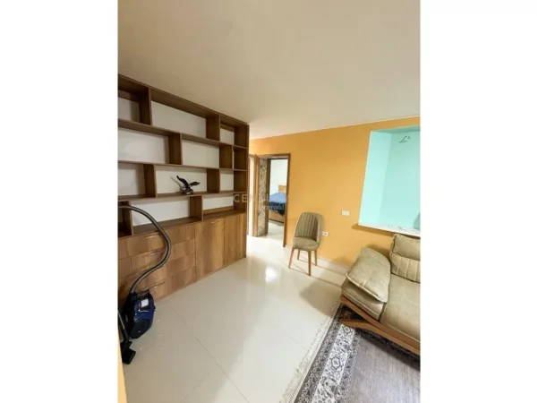 Tirane, jepet me qera apartament 2+1+Aneks+Ballkon Kati 2, 72 m² 800 € 