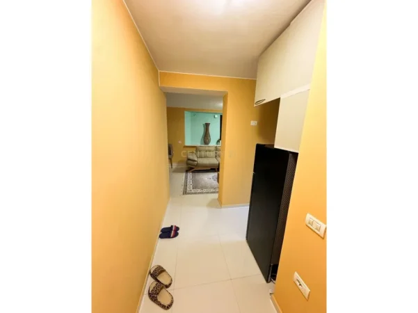 Tirane, jepet me qera apartament 2+1+Aneks+Ballkon Kati 2, 72 m² 800 € 