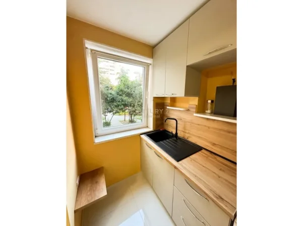 Tirane, jepet me qera apartament 2+1+Aneks+Ballkon Kati 2, 72 m² 800 € 