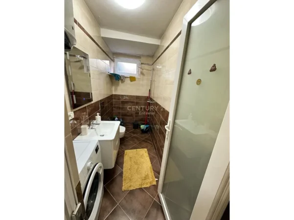 Tirane, jepet me qera apartament 2+1+Aneks+Ballkon Kati 2, 72 m² 800 € 