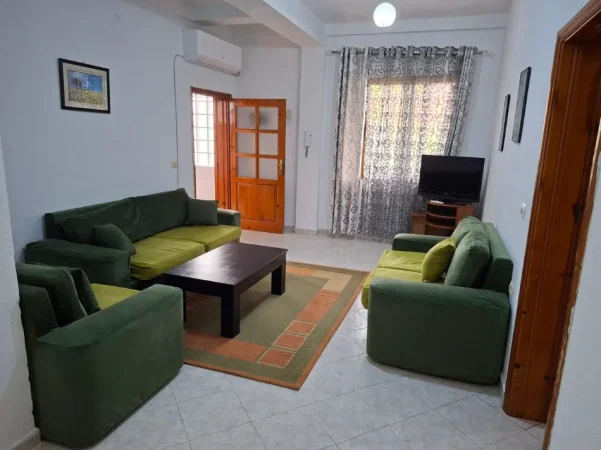 Tirane, jepet me qera 1+1 Kati 1, 70 m² 350 € (XHELAL CUPI)
