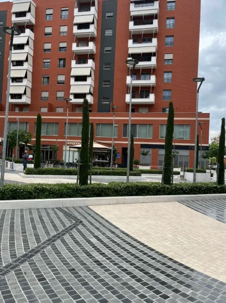Tirane, jepet me qera zyre Kati 3, 970 m² 16.490 € (Rruga Kavajes)