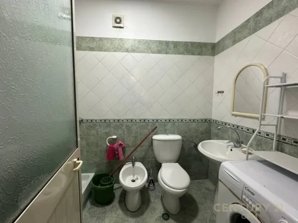 Tirane, jepet me qera apartament 3+1+Aneks+Ballkon Kati 5, 120 m² 700 € (Hipoteka)