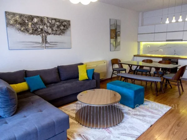 Tirane, jepet me qera apartament 2+1+Aneks+Ballkon Kati 7, 105 m² 750 € (Green City)