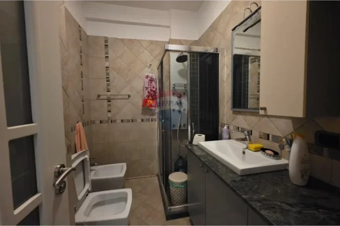 Tirane, shitet apartament 2+1+Ballkon , 131 m² 240.000 € (rrapo hekali)