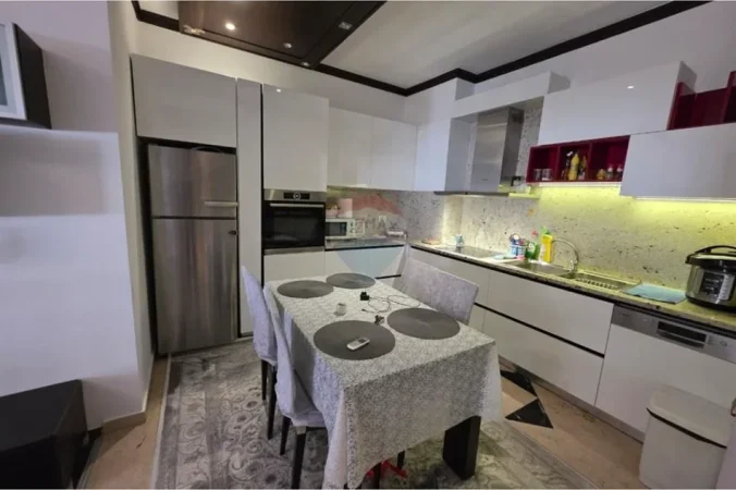Tirane, shitet apartament 2+1+Ballkon , 131 m² 240.000 € (rrapo hekali)