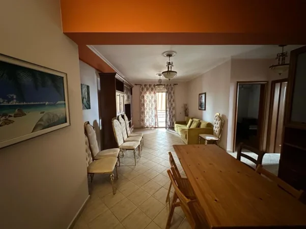 Tirane, jepet me qera apartament 2+1 Kati 5, 100 m² 600 € (Rruga e Kavajes prane Kishes)