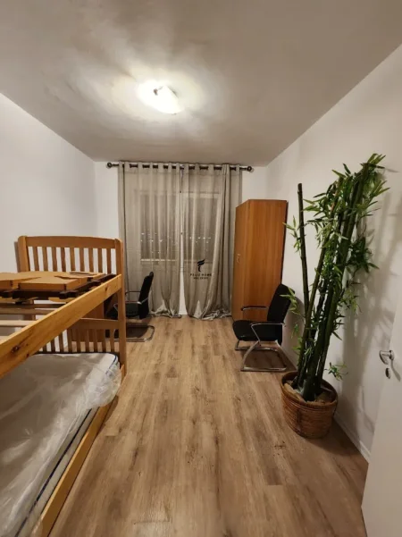Tirane, jepet me qera apartament 2+1 Kati 7, 90 m² 450 € (UNIVERS CITY)