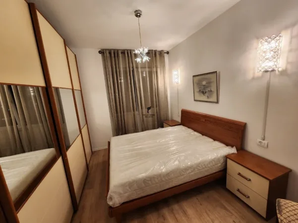 Tirane, jepet me qera apartament 2+1 Kati 7, 90 m² 450 € (UNIVERS CITY)