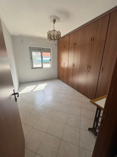 Tirane, shitet apartament 2+1+Ballkon Kati 1, 92 m² 145.000 € (Astir)
