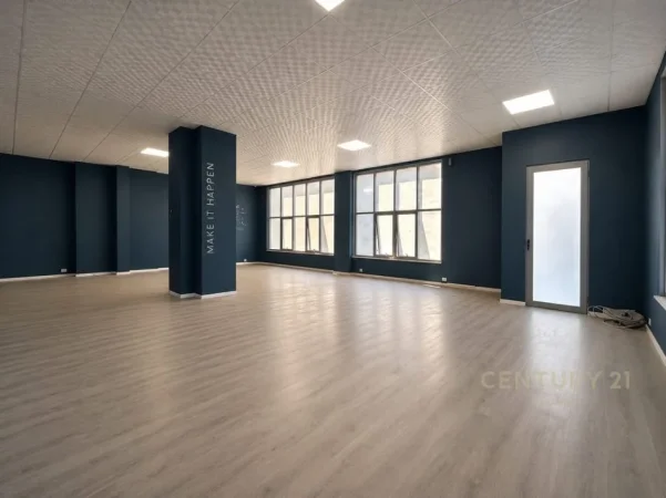 Tirane, shes ambjent biznesi Kati 1, 240 m² 600.000 € (FARMACIA 10, QSUT)