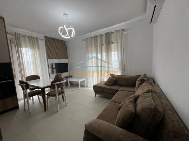 Tirane, jepet me qera apartament 2+1+Ballkon Kati 5, 85 m² 500 € (Ish Dogana)