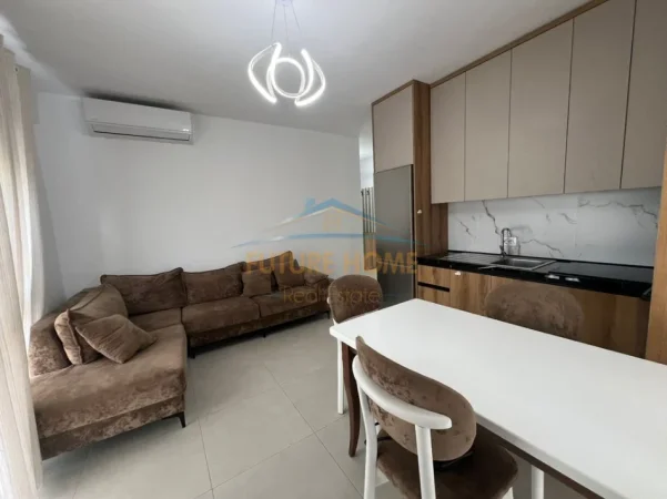 Tirane, jepet me qera apartament 2+1+Ballkon Kati 5, 85 m² 500 € (Ish Dogana)