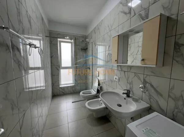 Tirane, jepet me qera apartament 2+1+Ballkon Kati 5, 85 m² 500 € (Ish Dogana)