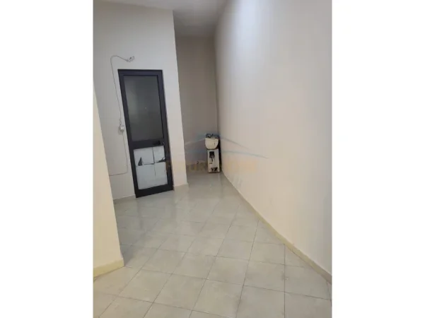Tirane, jepet me qera ambjent biznesi Kati 0, 30 m² 350 € (9 Kateshet)