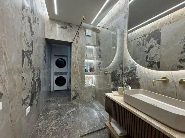 Tirane, shitet apartament 2+1+2+Ballkon Kati 2, 131 m² 386.500 € (Rruga e Kavajes, Prane Square 21 )