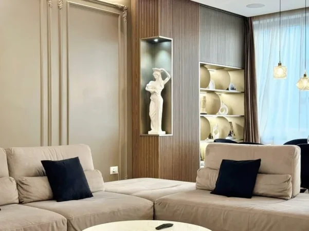 Tirane, shitet apartament 2+1+2+Ballkon Kati 2, 131 m² 386.500 € (Rruga e Kavajes, Prane Square 21 )