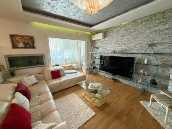Tirane, shes apartament 3+1+Aneks+Ballkon Kati 3, 116 m² 320.000 € 