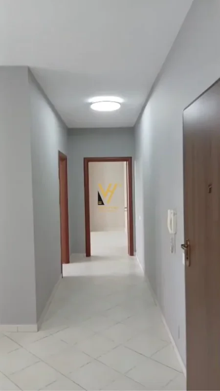 Tirane, jepet me qera apartament 1+1+Ballkon Kati 1, 78 m² 520 € (YZBERISHT)