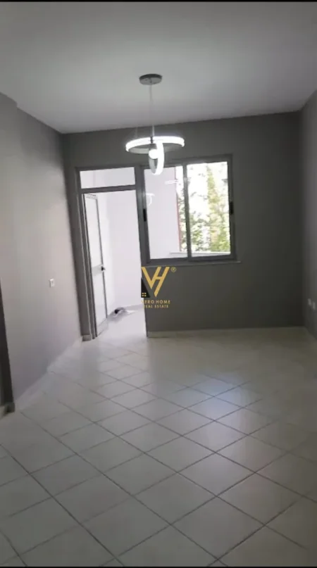 Tirane, jepet me qera apartament 1+1+Ballkon Kati 1, 78 m² 520 € (YZBERISHT)