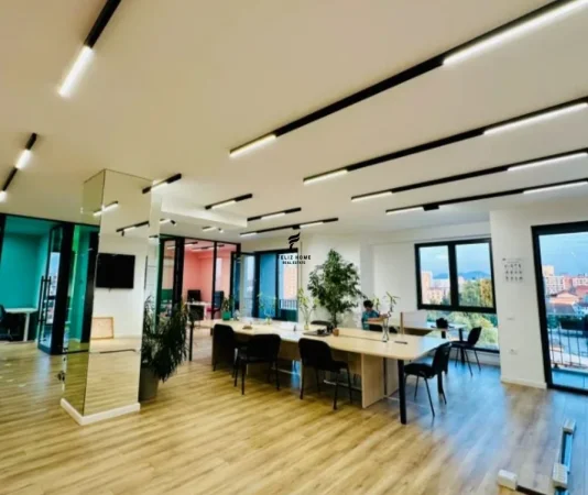 Tirane, jepet me qera zyre Kati 4, 220 m² 1.700 € (JORDAN MISJA)