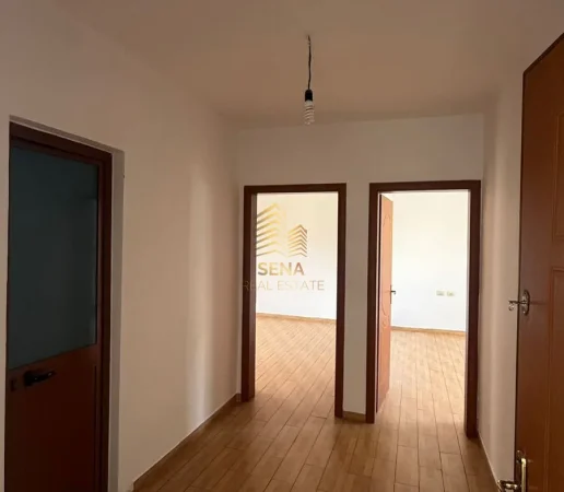 Tirane, jepet me qera apartament 1+1+Ballkon Kati 5, 65 m² 400 € (Pzari i Ri)