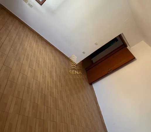 Tirane, jepet me qera apartament 1+1+Ballkon Kati 5, 65 m² 400 € (Pzari i Ri)