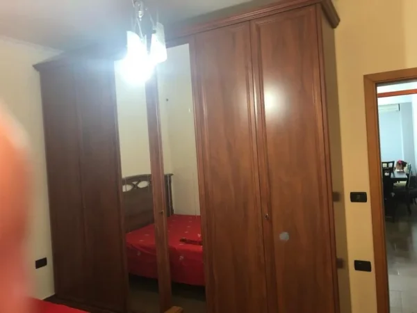 Tirane, jepet me qera apartament 2+1 Kati 5, 80 m² 650 € (Rruga E Dibres)
