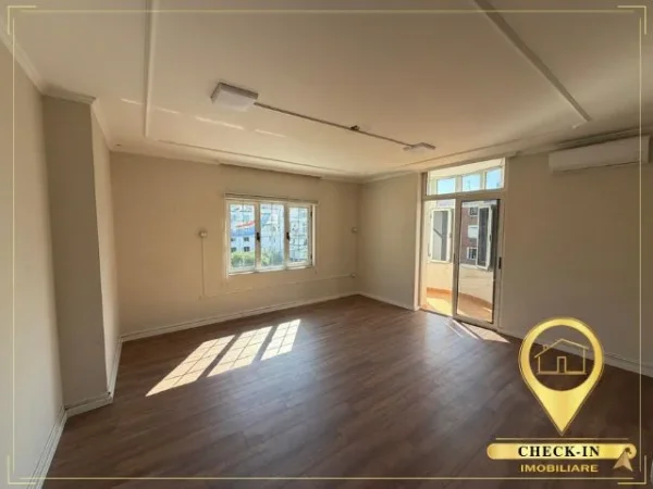 Tirane, jepet me qera zyre Kati 4, 177 m² 1.800 € (Sheshi Wilson)