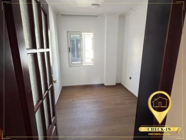 Tirane, jepet me qera zyre Kati 4, 177 m² 1.800 € (Sheshi Wilson)