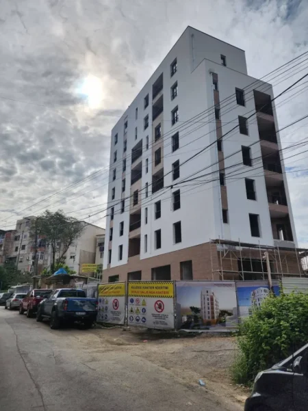 Tirane, shitet apartament 2+1+Ballkon Kati 1, 100 m² 