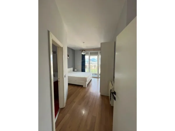Tirane, jepet me qera apartament 2+1 Kati 4, 100 m² 900 € (Kopshti Botanik)