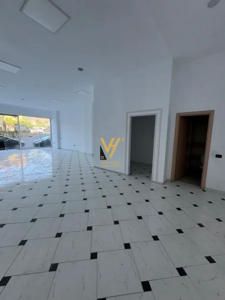 Tirane, shitet dyqan Kati 0, 105 m² 263.000 € (YZBERISHT)